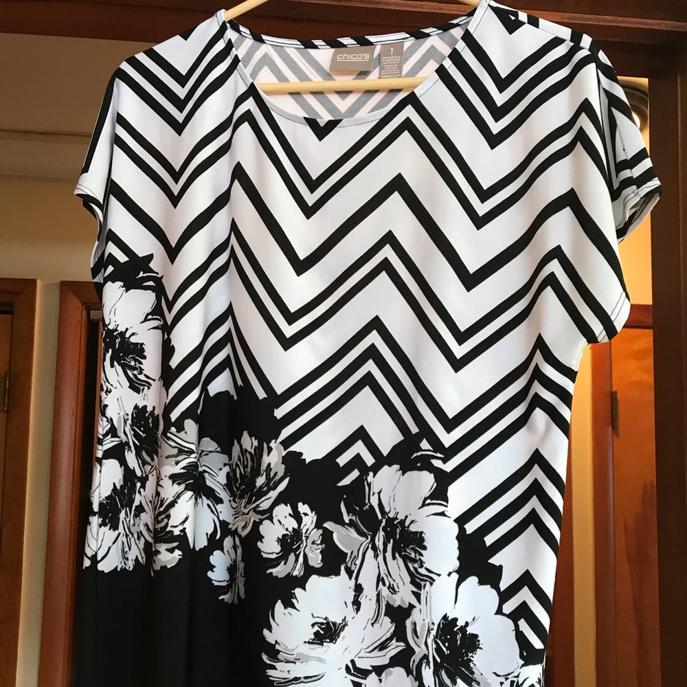 Chico’s size 1 black and white shirt